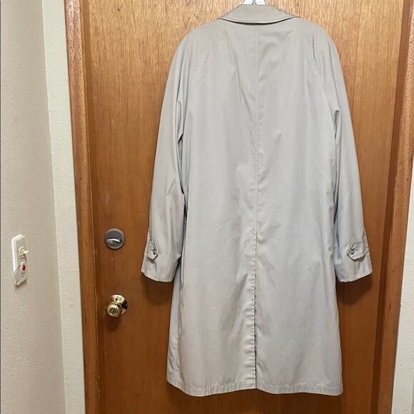 London Fog Classic Tan Trench Coat with Faux Fur Detachable Lining. 42 - Picture 4 of 5